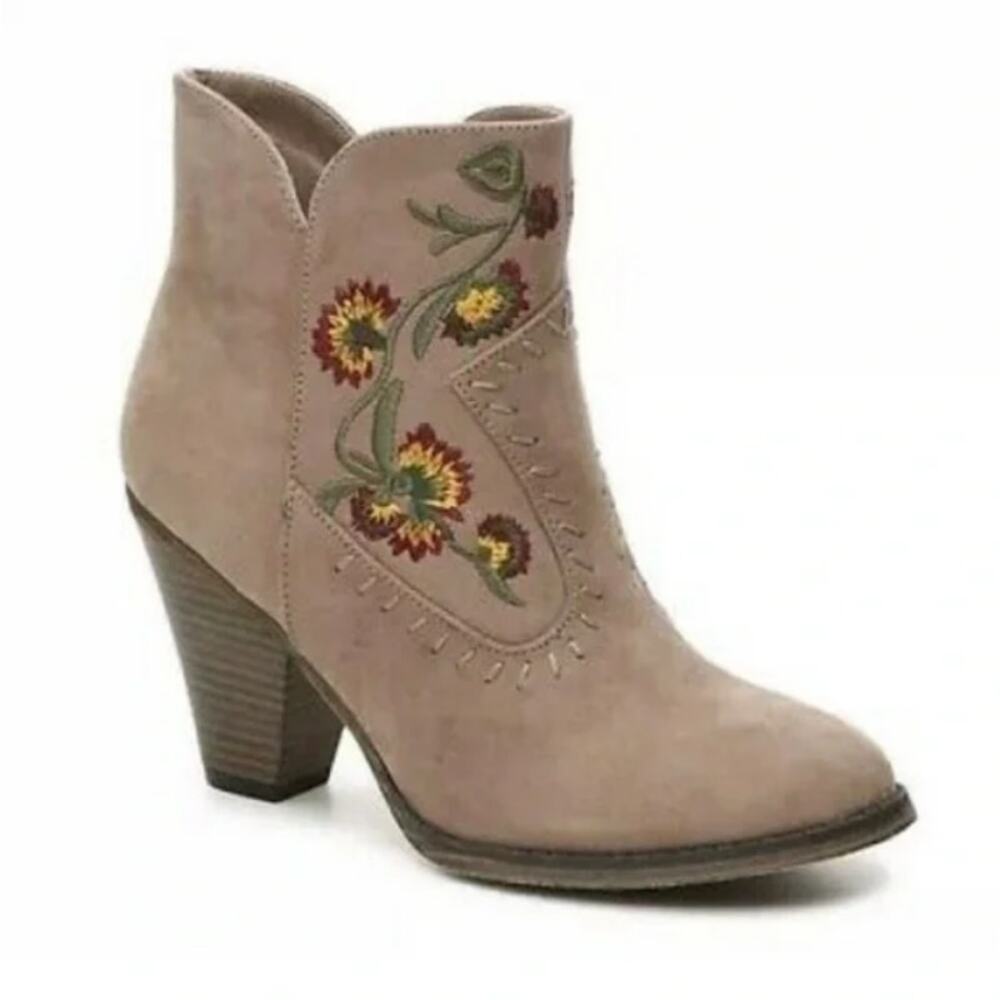 MIA Women's Tan Melrose Embroidered Ankle Cowboy Boots‎ Size 7M